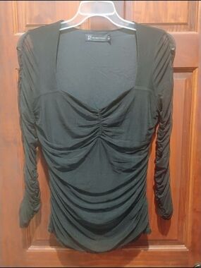New York & Company Black Ruched Long Sleeve Sweetheart Top